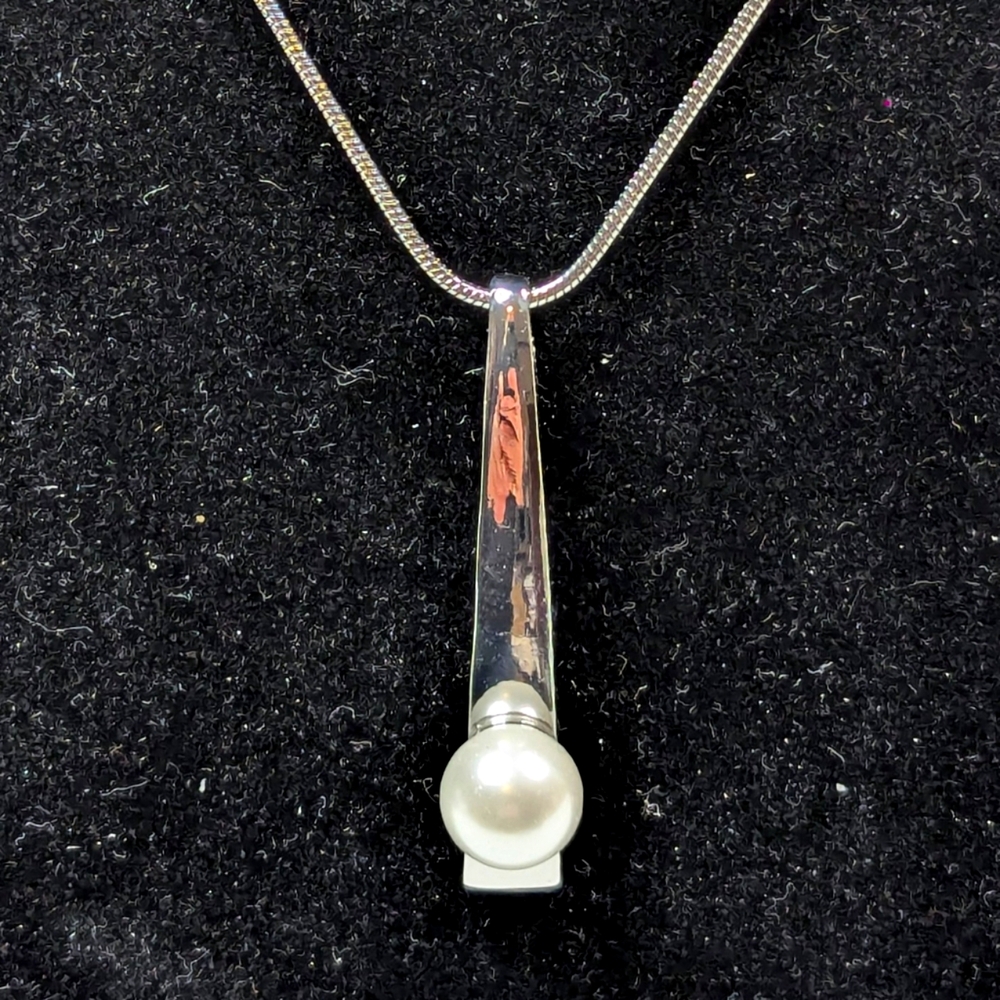 White House Black Market Elegant Silver Pearl Pendant Necklace